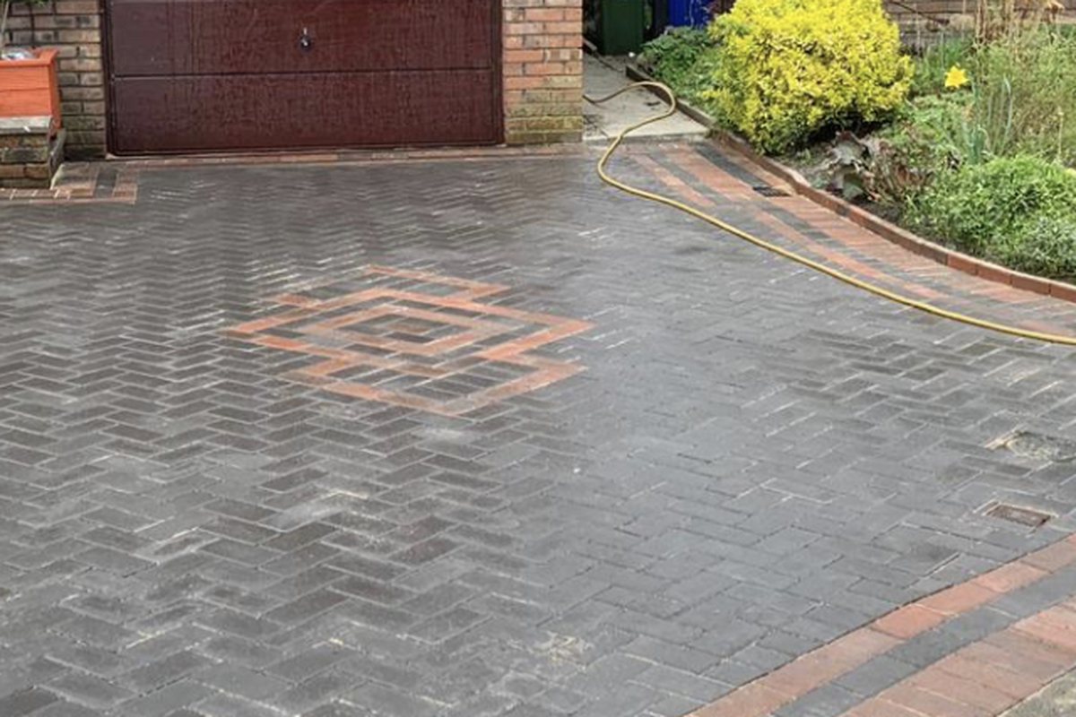 Block paved driveway with a feature pattern